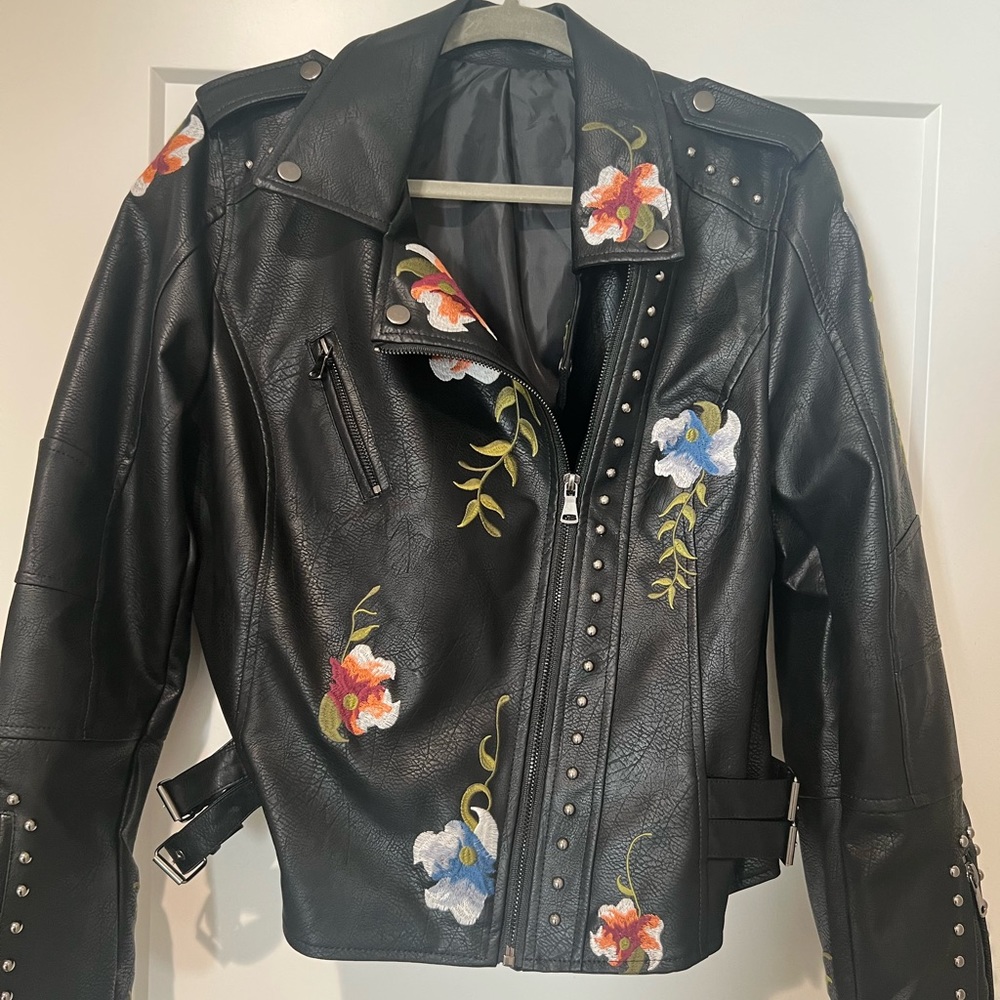 Brand new leather embroidered jacket firs like a M-L